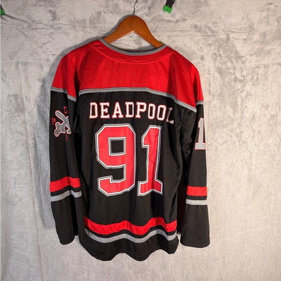 Marvel Deadpool Hockey Jersey Red Black Men’s Size S Long Sleeve Graphic Top - Picture 2 of 8